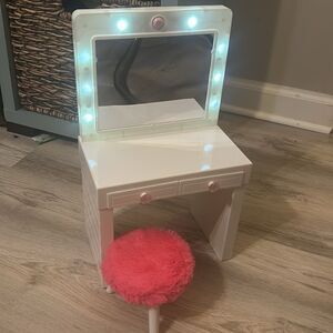 Life doll vanity set lights up preloved 🩷EUC